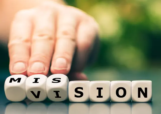 Main montrant le mot vision pour l'engagement Rse de tracklift