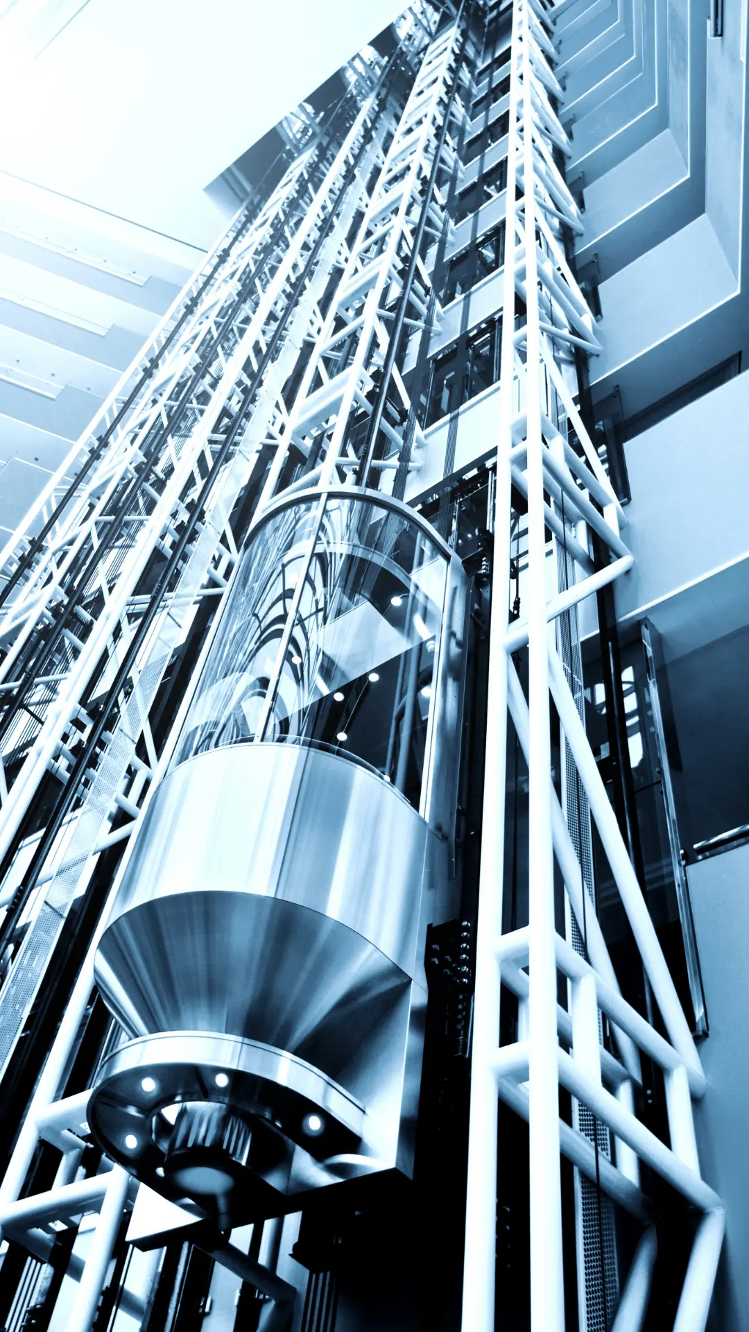 ascenseur futuriste dans un batiment moderne